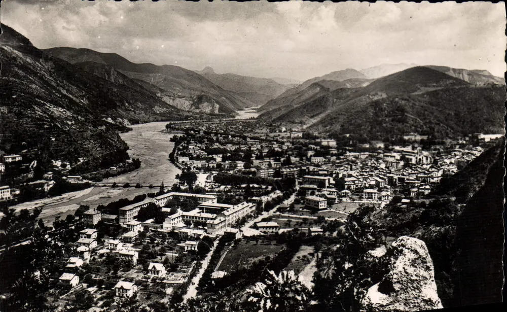 Digne-les-Bains — Allgemeiner Blick und die Hochtal der Bléone — Editions Artistiques D.I.A. NICE - Vorderseite