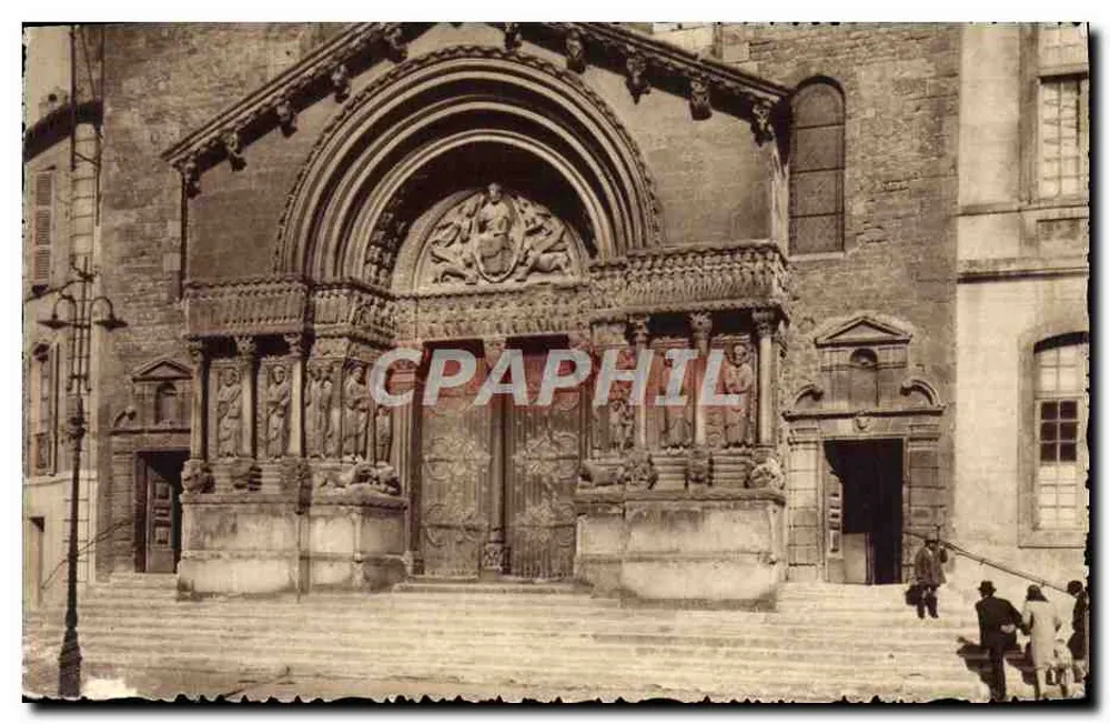 Arles-en-Provence — Fassade der Kathedrale Saint-Trophime — Foto Arles-sur-Rhône - Vorderseite