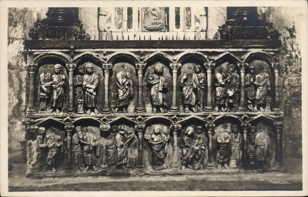 Capela da Santa Capela — Altar esculpido — La Provence Artistique por E. Barral, Photo-Arles - Frente