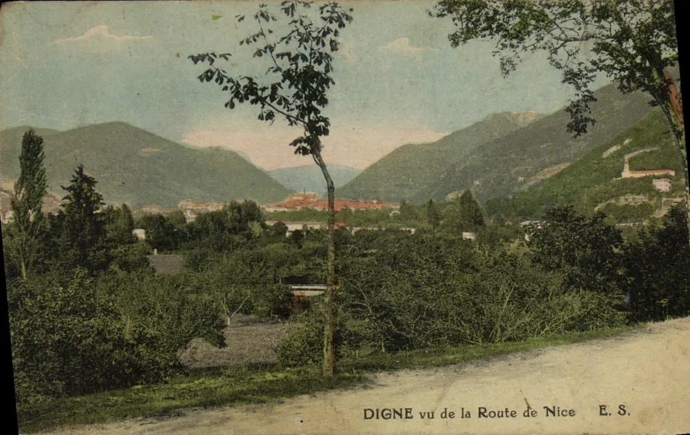Digne vista da Estrada de Nice — E. S. - Frente