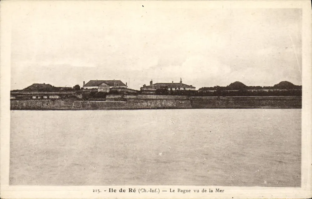 Ile de Ré (Ch.-Inf.) — Le Bagne vu de la Mer — J. Nozais, Nantes - Recto