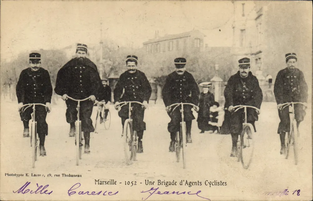 Marseille - 1905 - Eine Fahrradpatrouille — Phototypie E. Lacor, 19, rue Thubaneau - Vorderseite