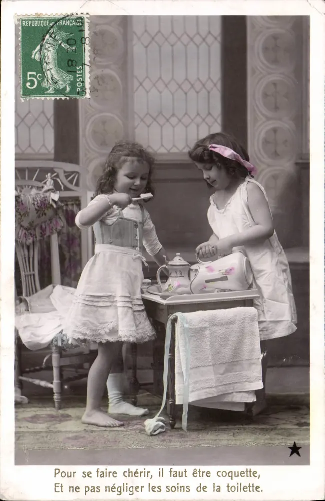Deux jeunes filles jouant à la toilette — scène de jeu — éditeur VBC Série N. 3394 - Frente
