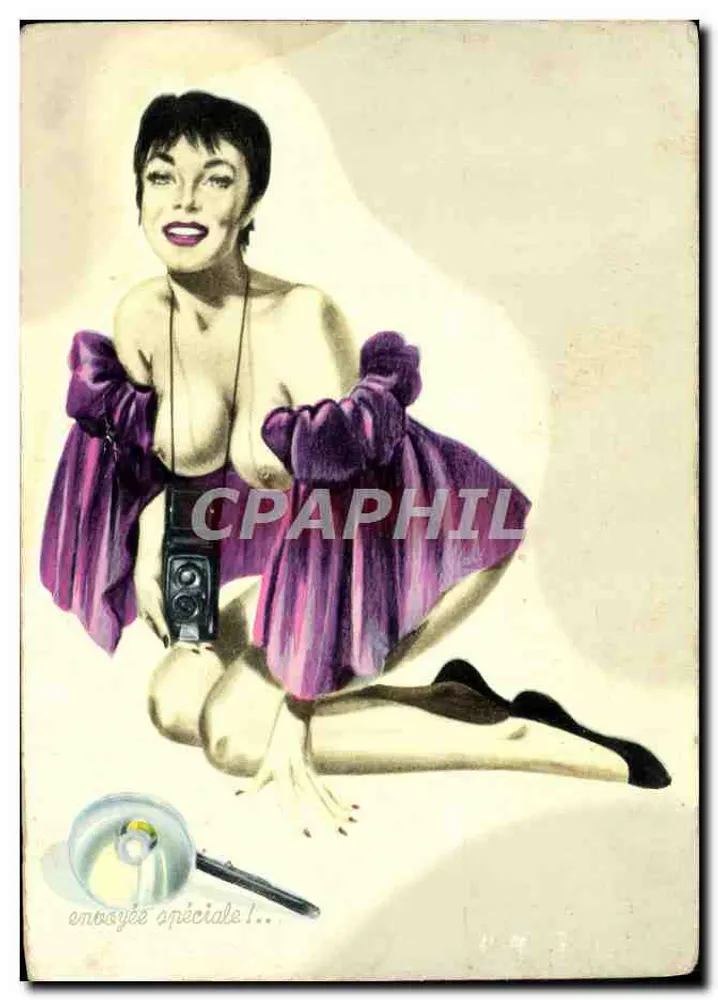 Mulher em vestido roxo segurando uma câmera fotográfica — Edições F.M.S. — N° 30 - Frente