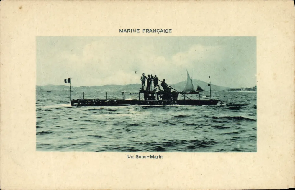 Um submarino — Marinha Francesa — P. Girand, La Calette, Toulon - Frente