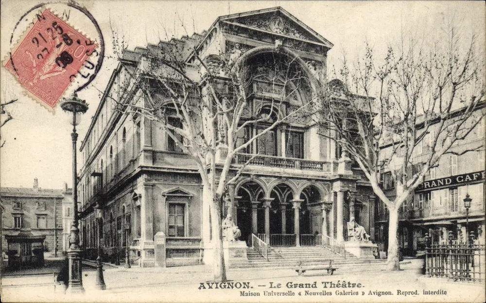 Avignon — The Grand Theatre — Maison Universelle « Nouvelles Galeries » Avignon. Reproduction prohibited - Front