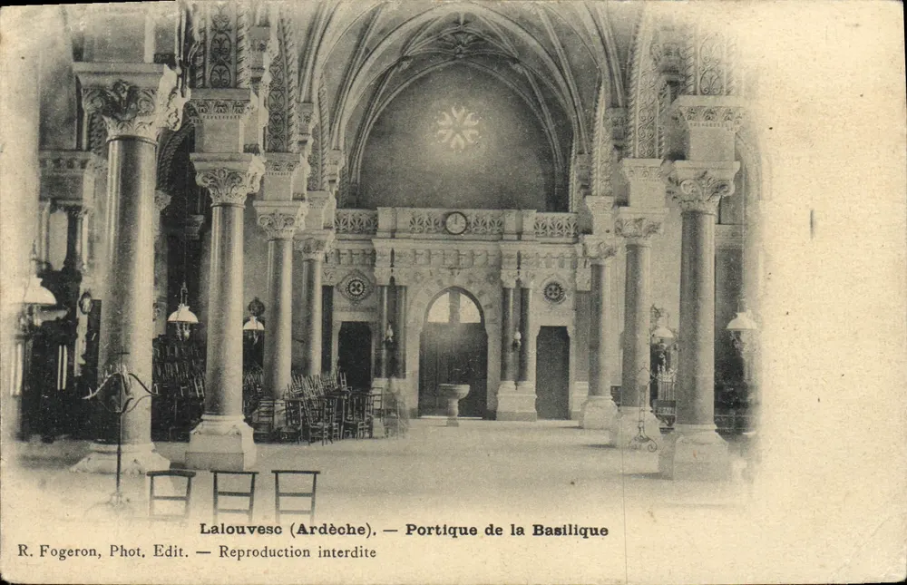 Lalouvesc (Ardèche) — Portal der Basilika — R. Fogeron, Fot. Verlag - Vorderseite