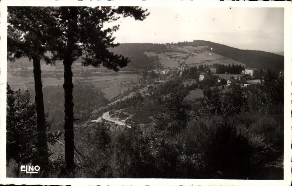 Landschaft von Rochelipe — panoramische Ansicht eines Dorfes in der Schlucht — Verlag EINO - Vorderseite