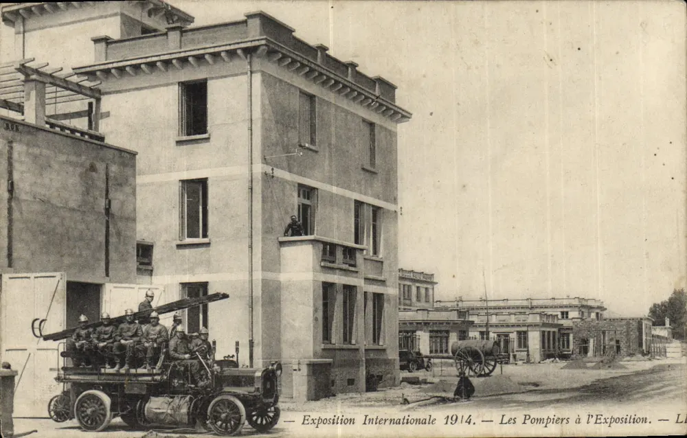 Feuerwehrleute auf der Internationalen Ausstellung 1914 — Internationale Ausstellung 1914 — Feuerwehrleute auf der Ausstellung. - Vorderseite