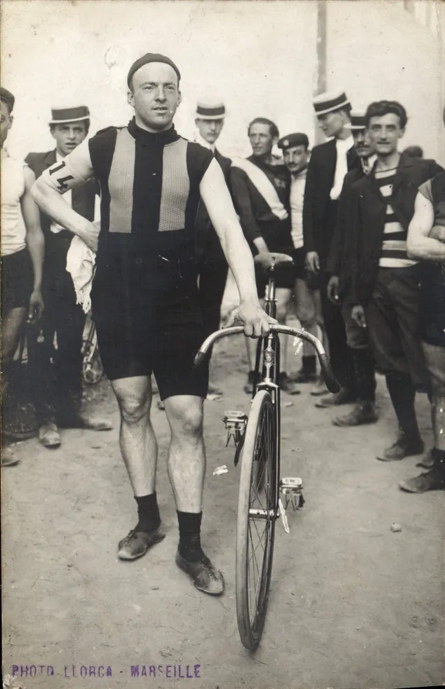 Ciclista em traje de corrida — Foto Llorca - Marselha - Frente