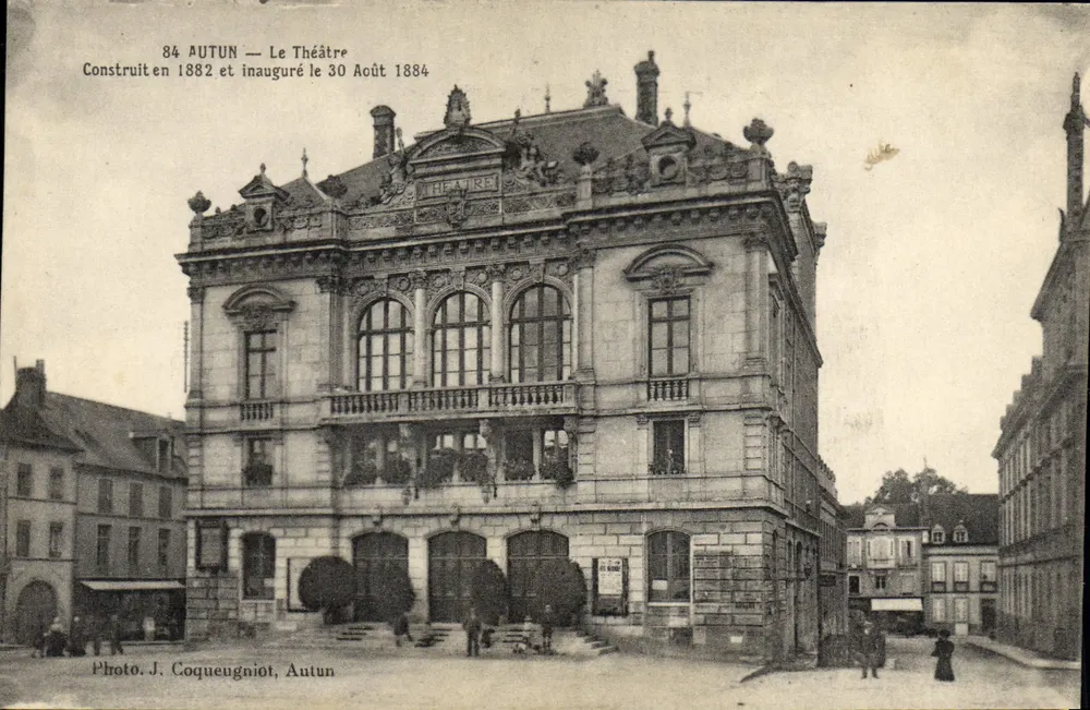 Autun — O Teatro — Construído em 1882 e inaugurado em 30 de agosto de 1884 — Foto J. Coqueugniot, Autun - Frente