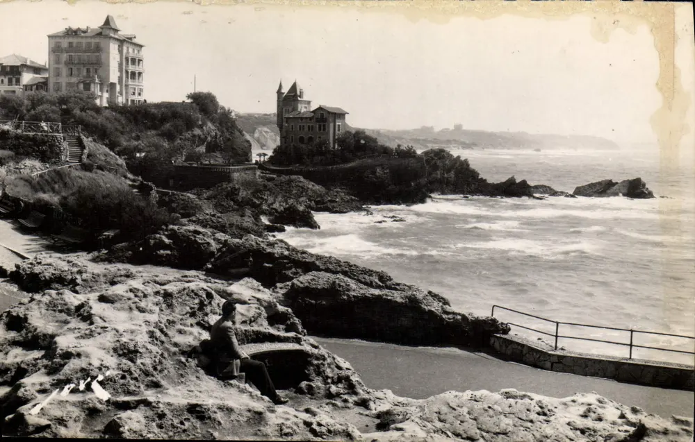 Diarritz — Vue de la Villa Belza depuis la Roche percée — Éditeur JOVÉ (B.P.) - Frente