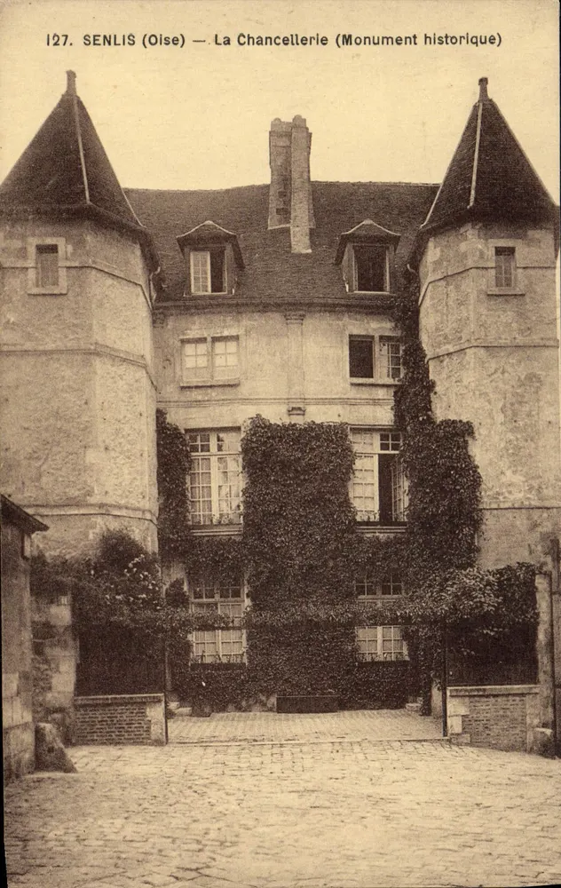 Senlis (Oise) — A Chancelaria (Monumento histórico) - Frente