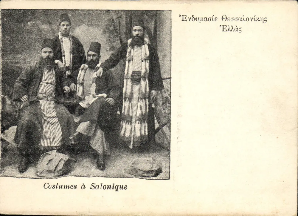 Kleidung in Saloniki — vier Männer in traditioneller Kleidung — Ausgabe Jacques Smit, Saloniki - Vorderseite