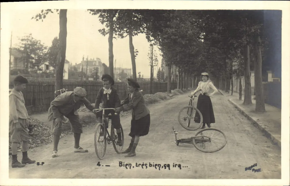 Kinder und Fahrräder — Straßenszene — Verlag Duhong, Nr. 4 - Vorderseite