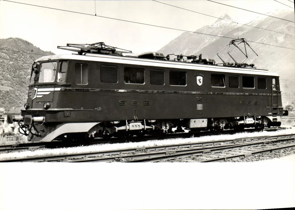 Locomotiva elétrica Ae 6/6 11401 — SBB - Frente