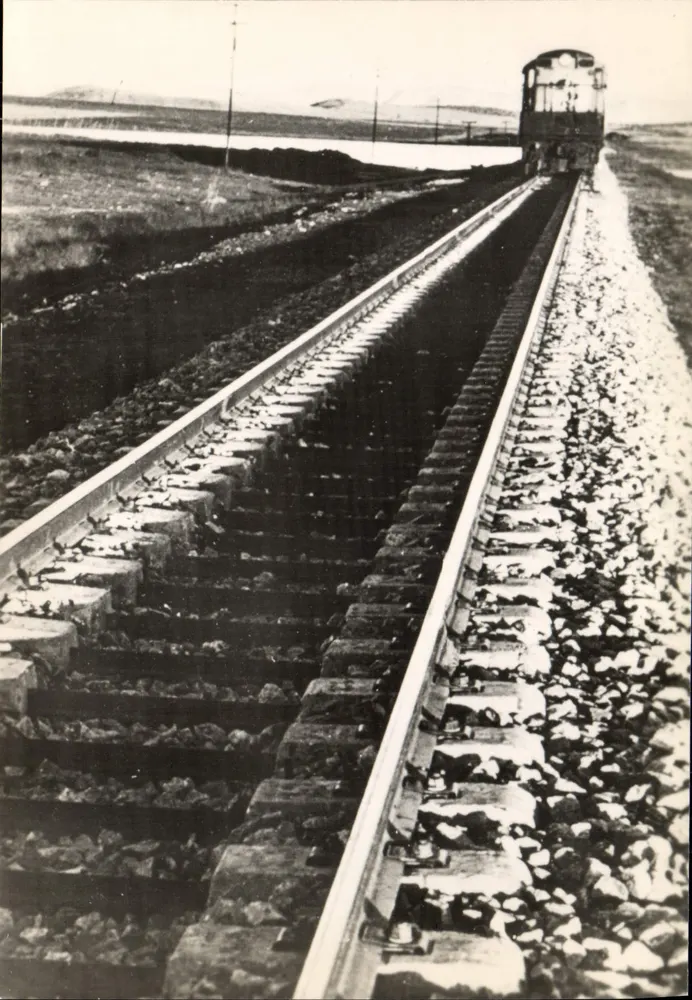 México, F.C. Chihuahua Pacífico — primeira seção de trilhos soldados sobre dormentes de concreto, 1959 — Stédef, n° 500 - Frente