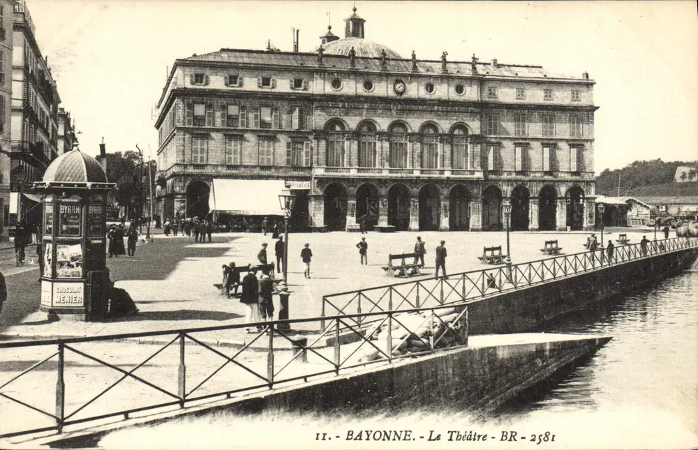 Bayonne - O Teatro — editor Byrach-Menier, número de série 2581 - Frente