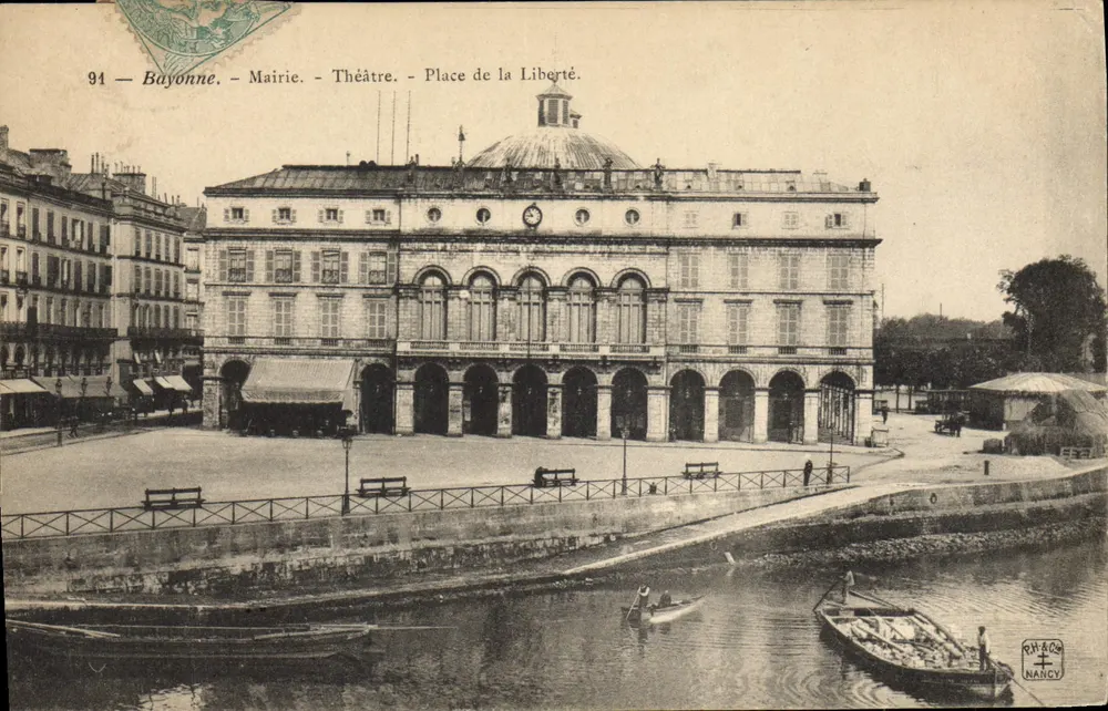 Bayonne — Mairie - Théâtre — Place de la Liberté — éditeur RHACO NANCY - Frente