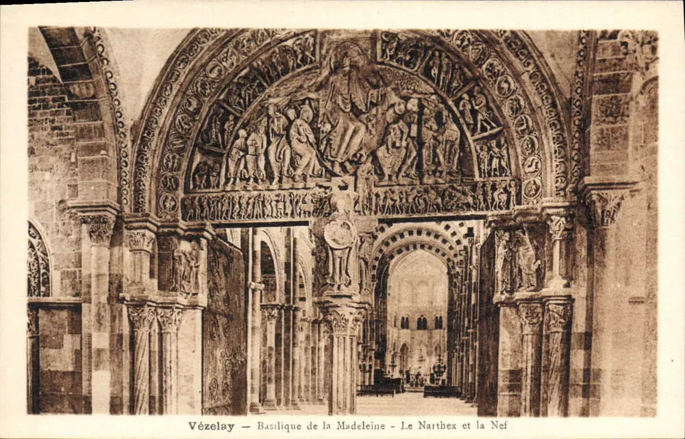 Vézelay — Basilika der Madeleine — Der Narthex und die Kirchenschiff - Vorderseite
