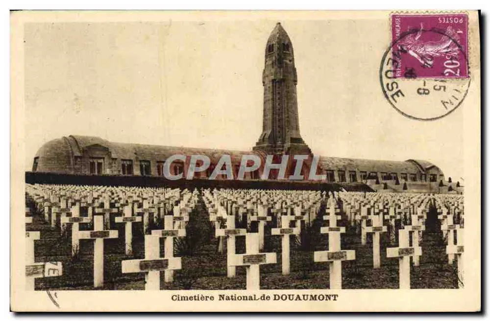 Nationalfriedhof Douaumont — Ansicht des Denkmals und Kreuze — unbekannter Verlag, Seriennummer nicht sichtbar - Vorderseite
