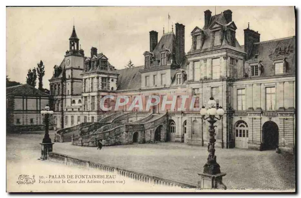 Schloss Fontainebleau — Fassade zum Cour des Adieux (Alternative Ansicht) — Unbekannter Verlag, Nr. 30 - Vorderseite