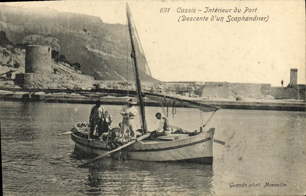 Cassis - Innenansicht des Hafens (Abstieg eines Tauchers) — Guende phot. Marseille, n°691 - Vorderseite