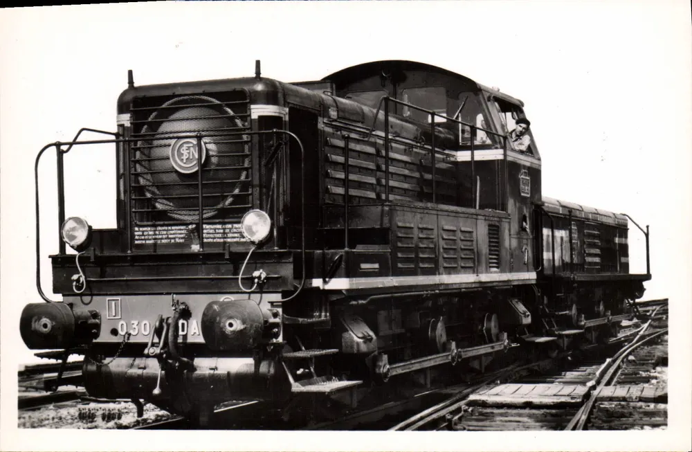 Dampf- und Elektrolokomotive Serie 030 DA — SNCF, 2. Serie - Vorderseite