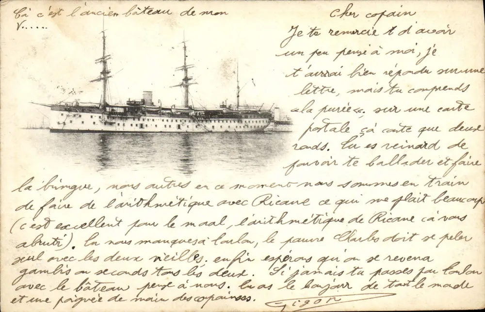 Navio de guerra — antigo navio de marinha — editor não visível - Frente