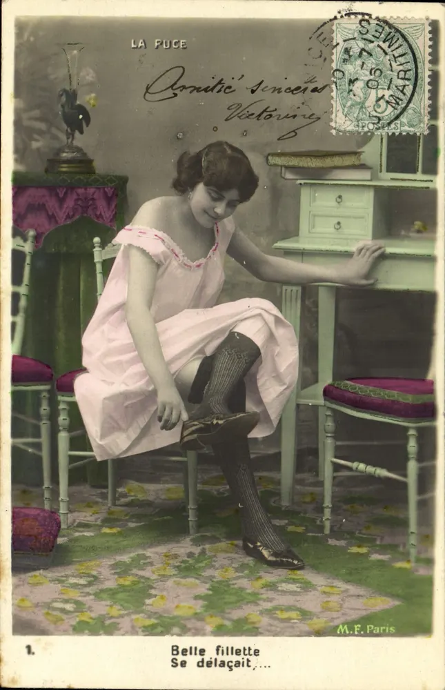 Schöne Mädchen — Die Schuhe auszieht — M.F. Paris, n°1 - Vorderseite