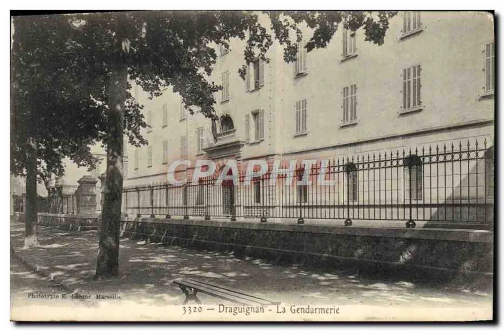 Draguignan - De Gendarmerie — Fototypie E. Légoir, Marseille, n° 3320 - Voorkant