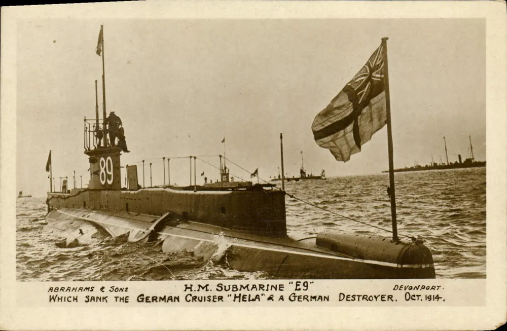 H.M. U-Boot 'E9' — sank das deutsche Kreuzschiff 'Héla' und ein deutsches Zerstörer — Devonport, Okt. 1914 — Verlag Abrahams & Sons - Vorderseite