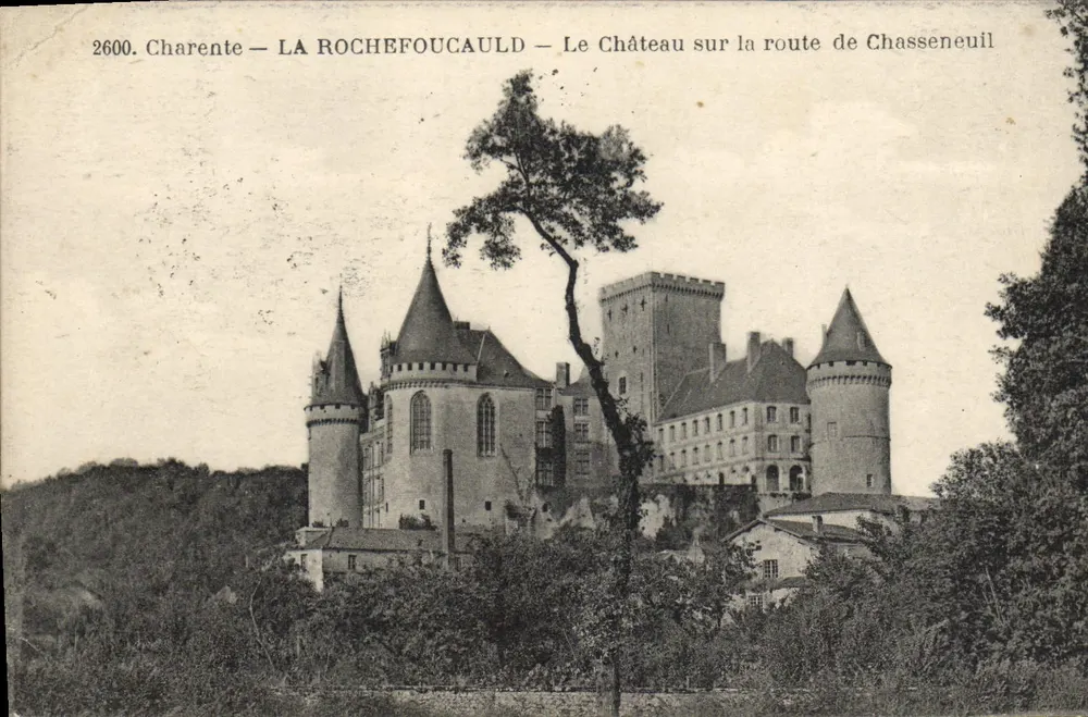 La Rochefoucauld — Das Schloss auf dem Weg nach Chasseneuil — F. Braun, phot.-edit., O. Royan, Charente-Inférieure - Vorderseite