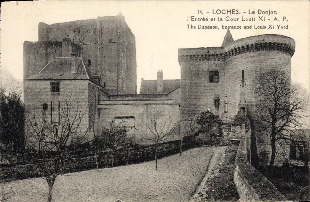 Loches - Der Bergfried. Der Eingang und der Innenhof von Ludwig XI - A.P. - Vorderseite