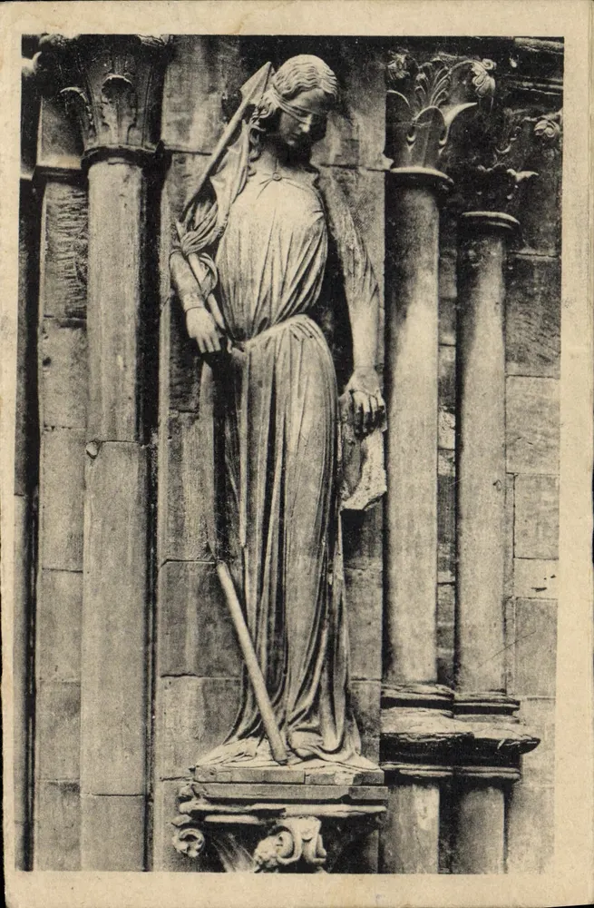 Statue der Synagoge — Kathedrale von Straßburg - Vorderseite