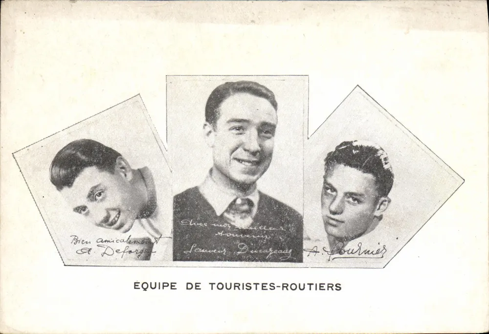 Touristenteam — A. Deforge, L'ancien Dicarpey, A. Bournaier — Ansichtskarte - Vorderseite