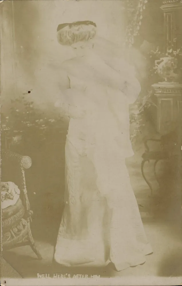 Frau in weißem Kleid — Innenraum-Szene — Société Lumière, Lyon - Vorderseite