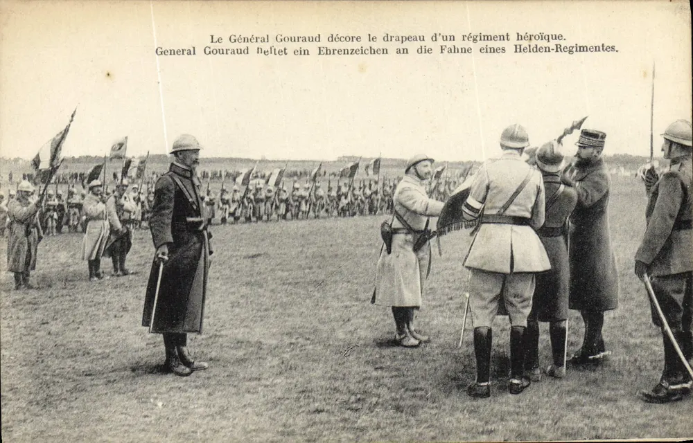 General Gouraud verleiht das Banner eines heldenhaften Regiments — n° III - Vorderseite