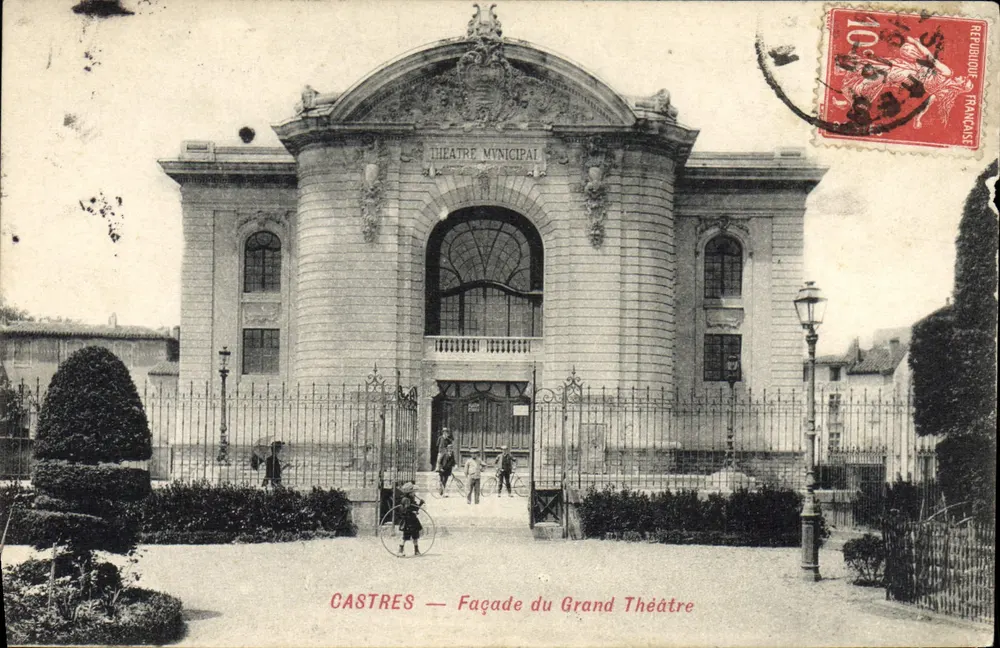 CASTRES — Fassade des Granden Theater — Verlag unbekannt, Seriennummer nicht sichtbar - Vorderseite