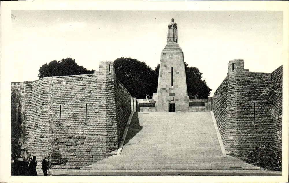 Denkmal für den Sieg und die Soldaten von Verdun — Léon Chesnay, Architekt. Jean Boucher, Bildhauer. - Vorderseite