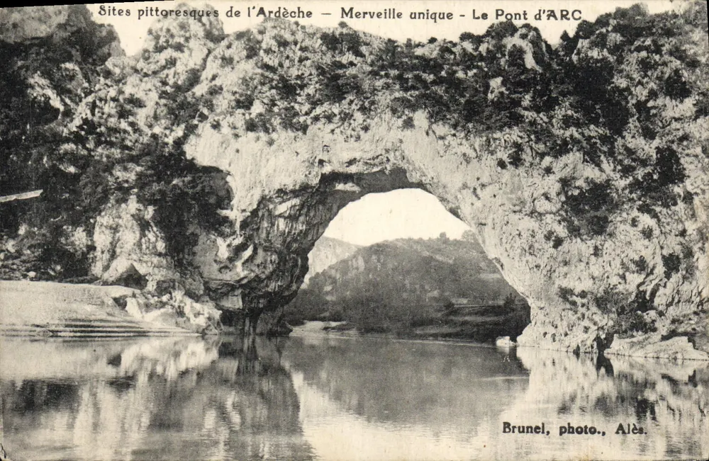 O Ponte d'ARC — Sítios pitorescos da Ardèche — Brunel, foto., Alès - Frente