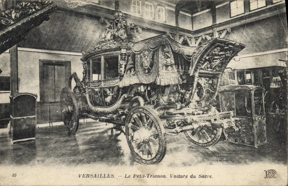 Versailles — Der Petit-Trianon. Krönungskutsche. - Vorderseite