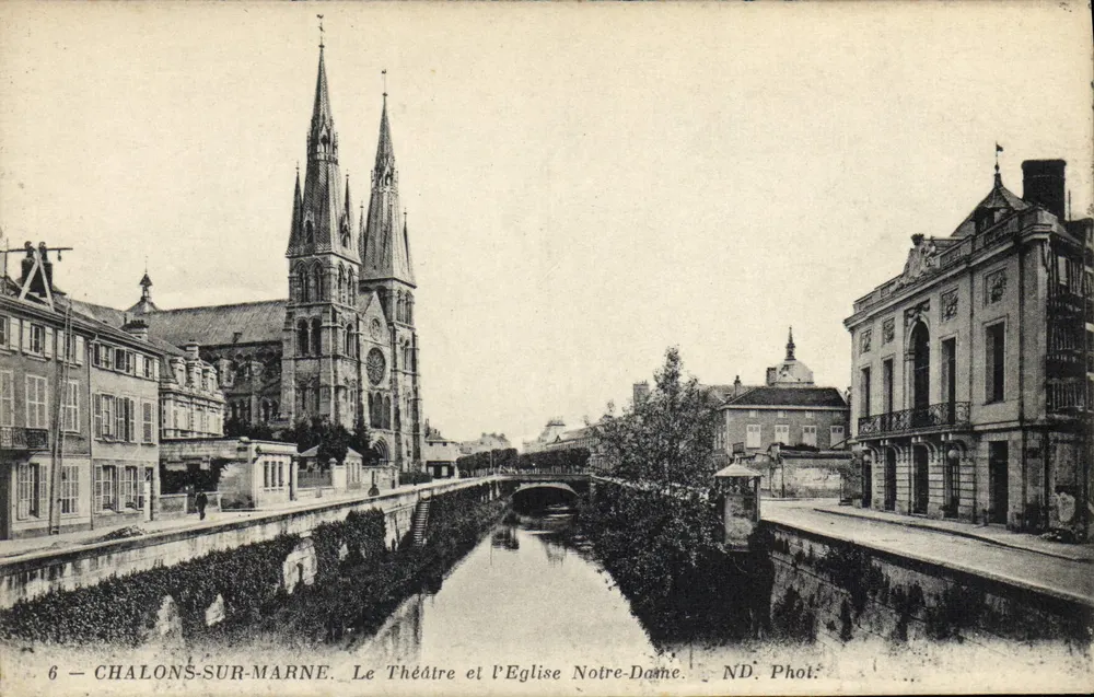 Chalons-sur-Marne — Das Theater und die Kirche Notre-Dame — ND. Phot. - Vorderseite
