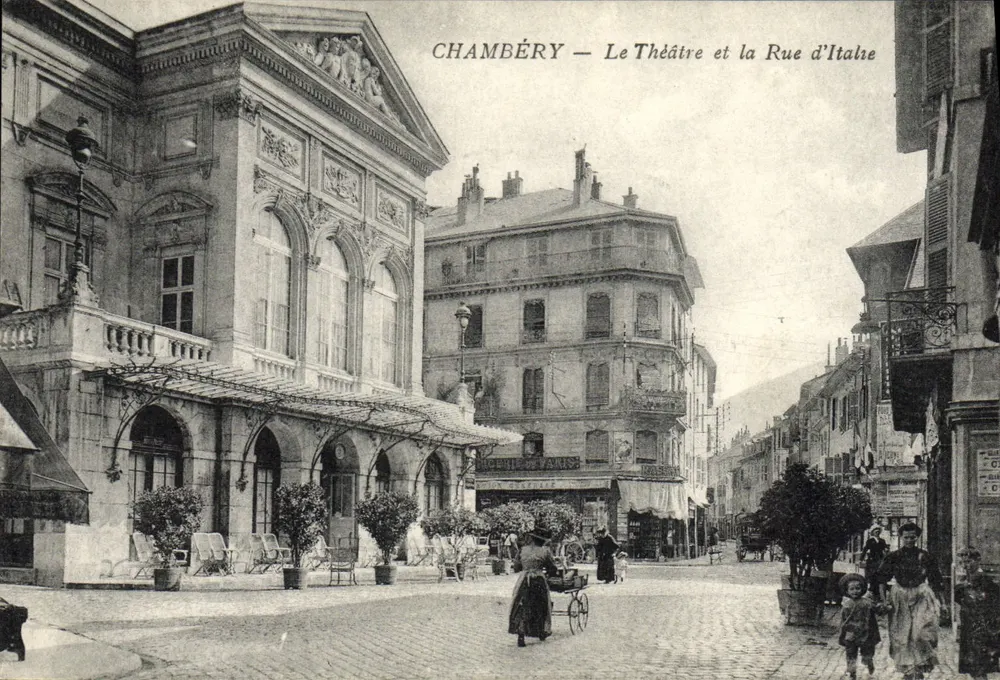 Chambéry — Das Theater und die Rue d'Italie — E. Reynaud, Verlag Chambéry - Vorderseite