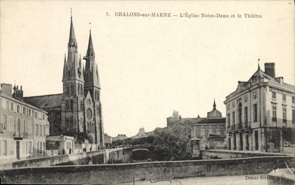Chalons-sur-Marne — Ansicht der Kirche Notre-Dame und des Theaters — Debar Brüder, Verlag - Vorderseite