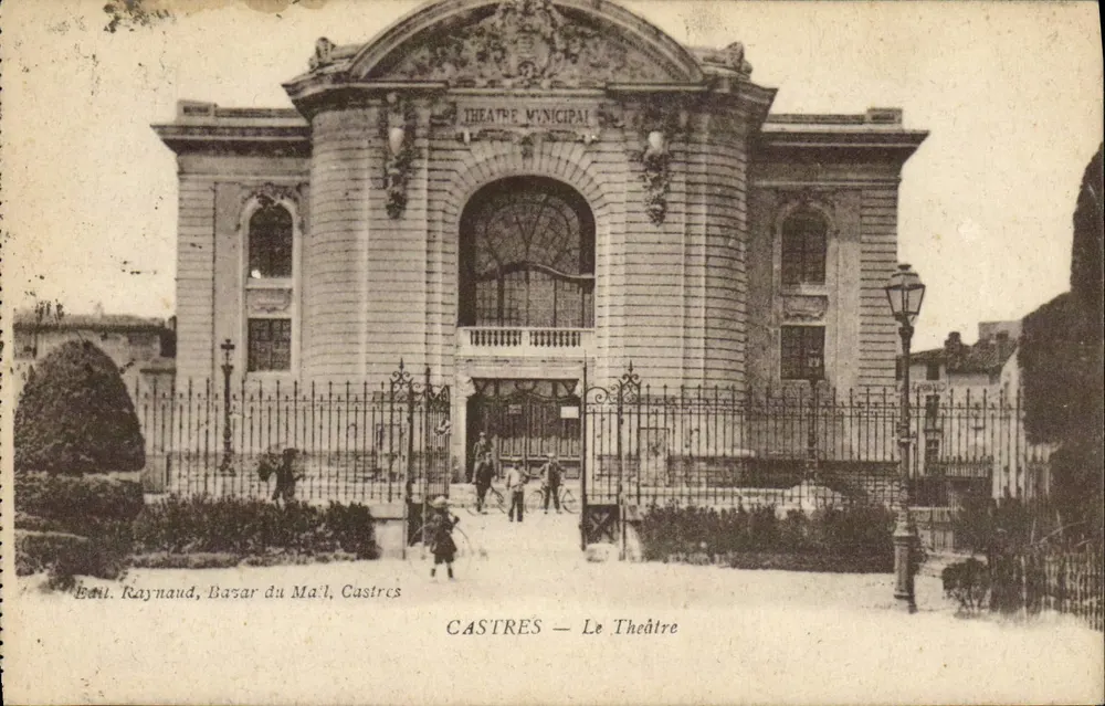 Castres — O Teatro Municipal — Edit. Raynaud, Bazar do Mail - Frente