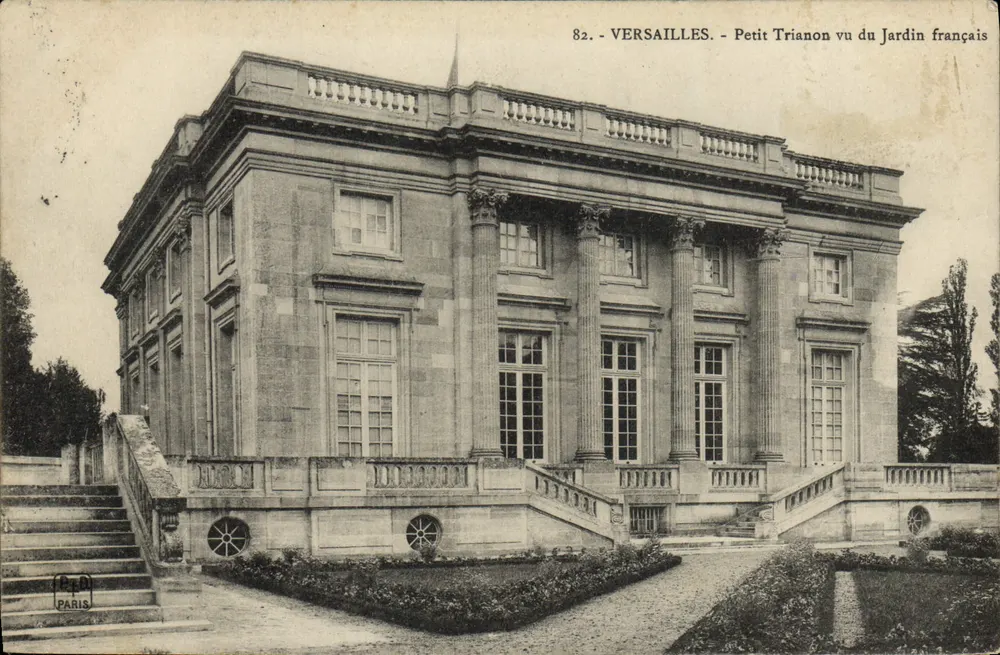 Versailles - Ansicht des Petit Trianon vom französischen Garten — Verlag P. D. Paris, Nr. 82 - Vorderseite