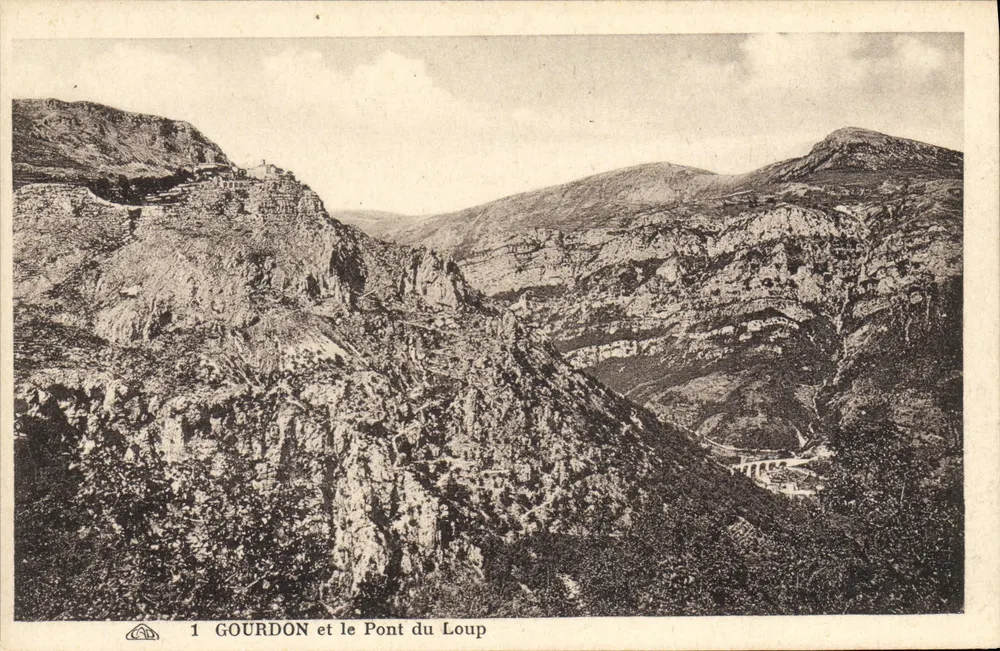 Gourdon e o Pont du Loup — vista panorâmica — série 1, editada pela Cie Alsacienne des Arts Photographiques, Strasbourg - Frente