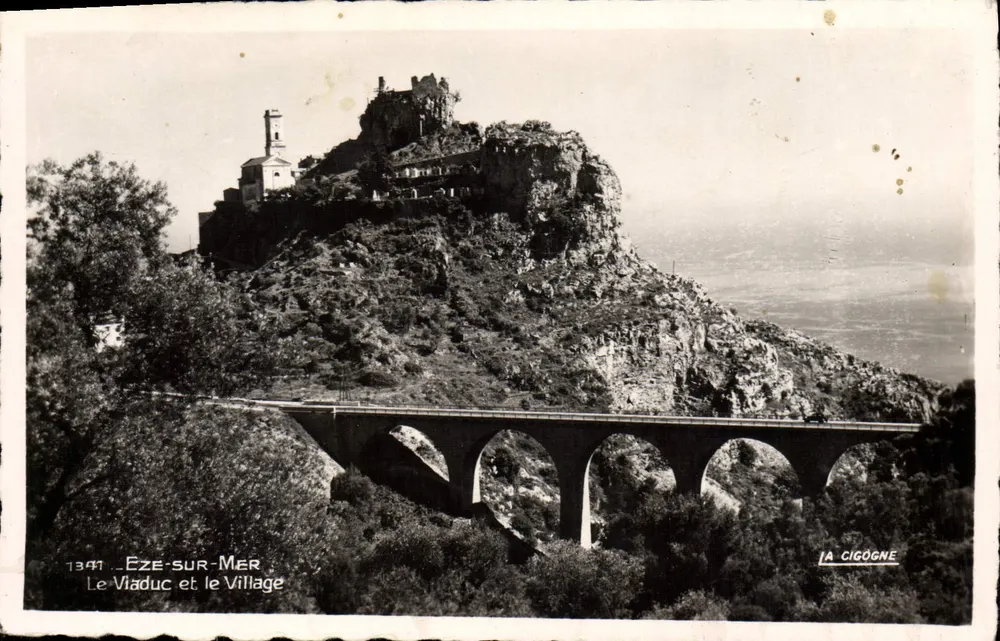 Eze-sur-Mer — O Viaduto e o Village — LA CIGOGNE - Frente