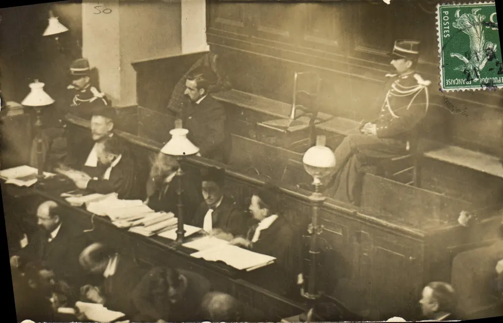 Sala de audiência — Processo — União Postal Universal - Frente